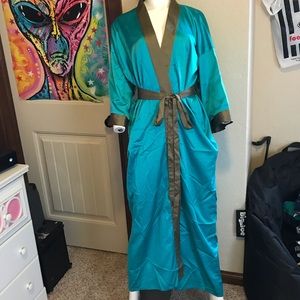 Liz Claiborne Robe
